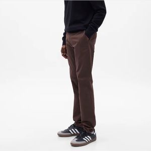 Gap men’s Khakis in skinny fit. Dark Brown